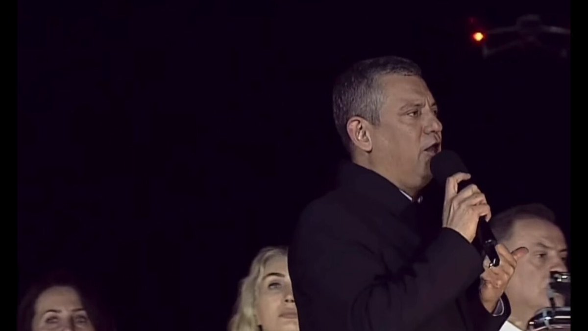 🔴CHP lideri Özgür Özel: “Duyduk duymadık demeyin, Erdoğan geleceğimizi satıyor. Engelleyin.”