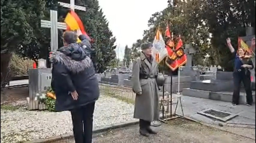 España febrero 2026. Homenaje a la División Azul, cortesía de la gente de las democráticas manifestaciones en Ferraz, no digo nada, solo vean y escuchen hasta el final.