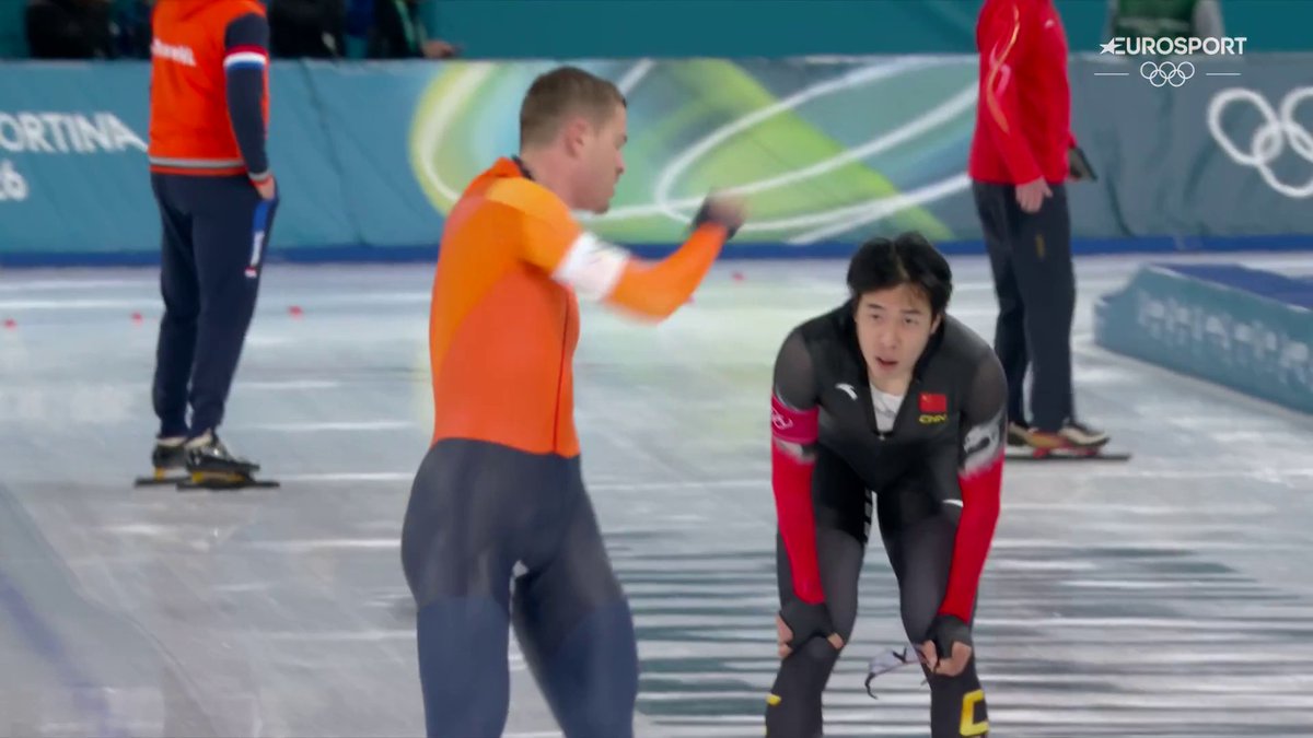 🔥🇮🇹 | Nee! Een hele ongelukkige kruising voor Joep Wennemars. De Nederlander gaat bijna onderuit, zet de snelste tijd neer, maar is woest op Ziwen Lian. #MilanoCortina2026 Winterspelen 👀 HBO Max
