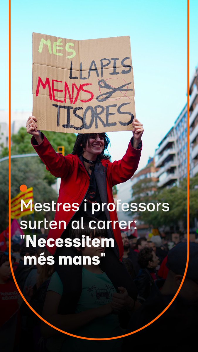 "Necessitem més mans": docents i personal educatiu es manifesten per reclamar més inversió, menys burocràcia i millores salarials