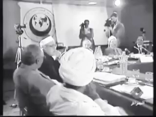 لو اني عرفت الاسلام بالمسلمين لتركته ولو انني عرفته بالاسلاميين لعاديته فالحمد لله الذي هداني لصحيح دينه بنقاء جوهرة وحقيقة مخبره ولم يجعلني اعيش في هذه الدنيا مع القطعان اعمى وابعث في الآخرة اعمى واضل سبيلا (دين نضيف في امة وسخة ) تلك والله صيحة خالدة