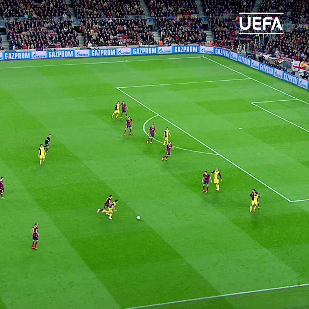 Se va de Xavi y no se le ocurre otra cosa que pegarle desde ahí Vaya demente don Diego Ribas 😳