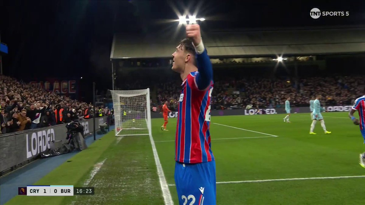Jørgen Strand Larsen scores his first goal for Crystal Palace in front of the fans at Selhurst Park ✨ TNT Sports &amp; discovery+ UK