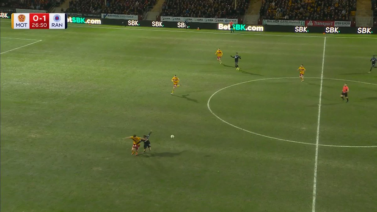 Tawanda Maswanhise with a brilliant chance for Motherwell, but Jack Butland tips his shot on to the post 🧤