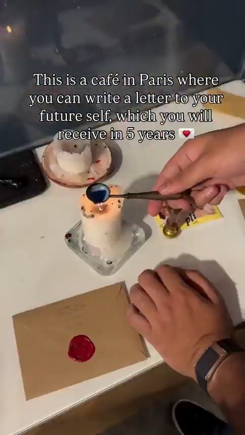 This is a café in Paris where you can write a letter to your future self, and they’ll mail it to you five years later. 💌 Café Pli, France 🇫🇷