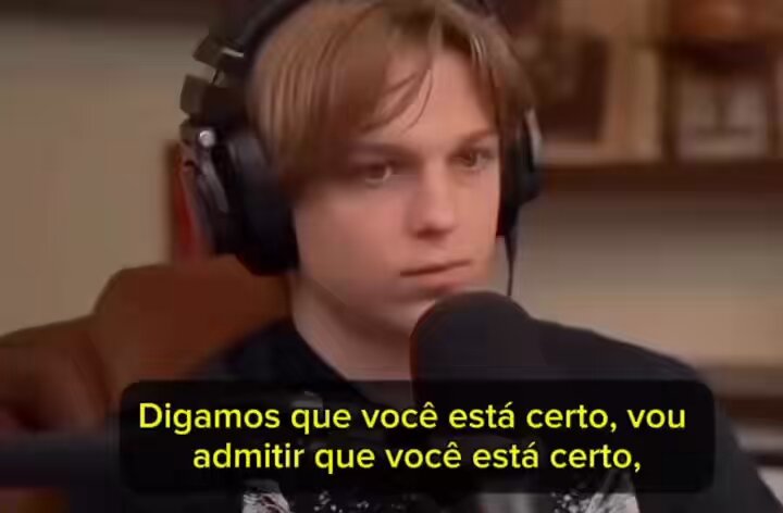 Rapaz, que coisa absurda! Um apoiador de Trump ligou para o youtuber Dean Withers tentando defender o presidente dos EUA, no caso Epstein, e soltou a pergunta: “Por que é errado estuprar crianças?” Sim. Foi esse o argumento. Esse é o nível da extrema direita. Chocante e revelador.