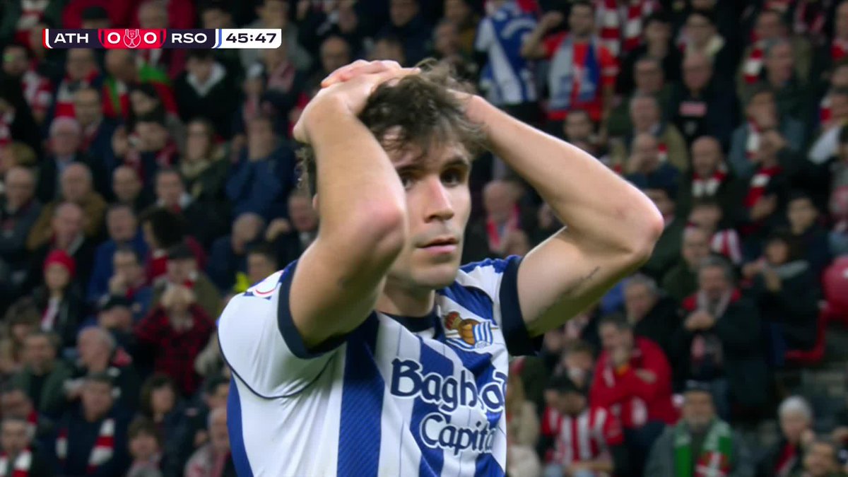 "That is somehow not a goal!" 😬 An astonishing miss from Real Sociedad's Pablo Marín! 😮