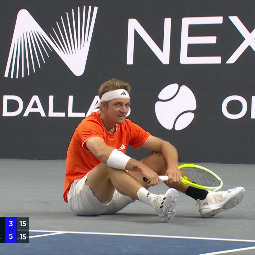Wouldn't be a Davidovich Fokina match without a tumble 🤷🏻‍♂️ #DALOpen