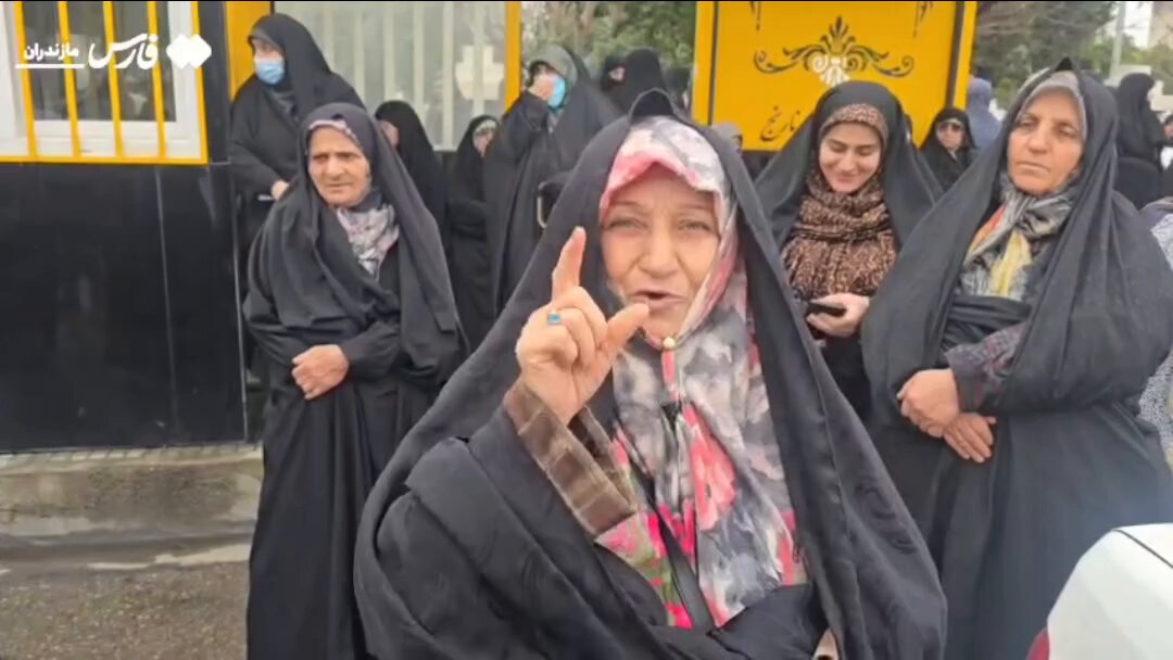 این میخاد نارنجک ببنده سوار هواپیما بشه تا امریکا بره ، بعدشم بره تو اتاق ترامپ خودشو‌منفجر کنه 🤦‍♂️🤦‍♂️🤦‍♂️😂ای خار و مادر شیشه رو من گاییدم ، لامصب میزنه مغز میگاد😂😂😂