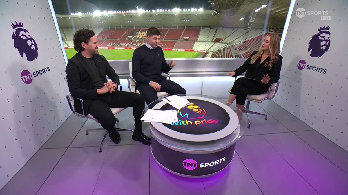 "His longevity in the game is incredible, but no surprise because he's such a great professional" Steven Gerrard and Owen Hargreaves on James Milner equalling the record for most Premier League appearances ever 🥇 🎙Laura Woods | 📺 TNT Sports & discovery+ UK
