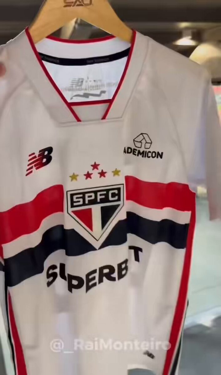 É oficial: mudei de opinião. Camisa nota 8. Gostei. Bem mais bonita do que o especulado (como sempre). Sem show, sem mais drama. Temos problemas grandes e a camisa não é mais um deles. Raí Monteiro 👨‍💻