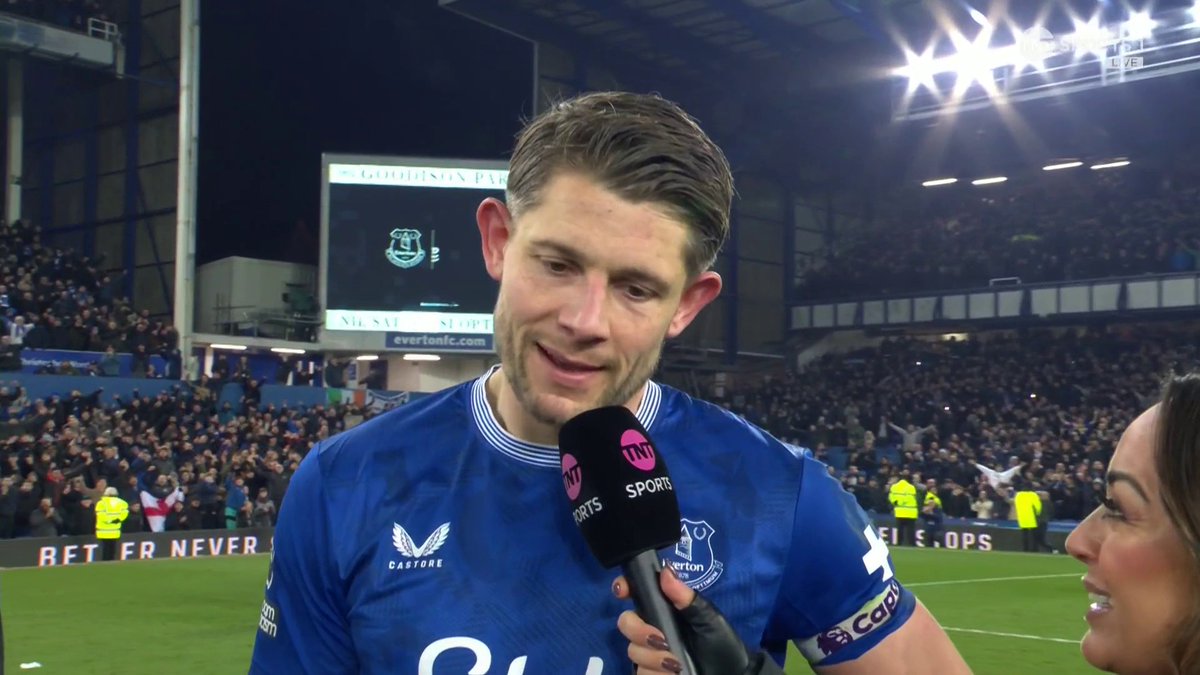 A year ago today, James Tarkowski chats to Jules Breach and former Everton captain Phil Jagielka on the pitch after scoring a 98th minute equaliser in the final ever Merseyside derby to be played at Goodison Park 🔵⚽️ 'What an amazing night!'