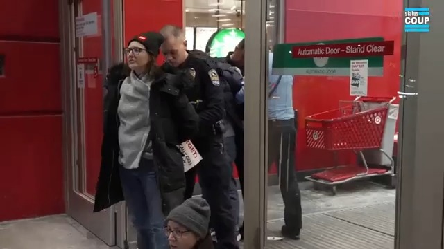 🚨BREAKING: Minneapolis police arrest ICE protesters blocking the Target entrance in response to Target's continued cooperation with ICE terror. LIVE NOW ⬇️