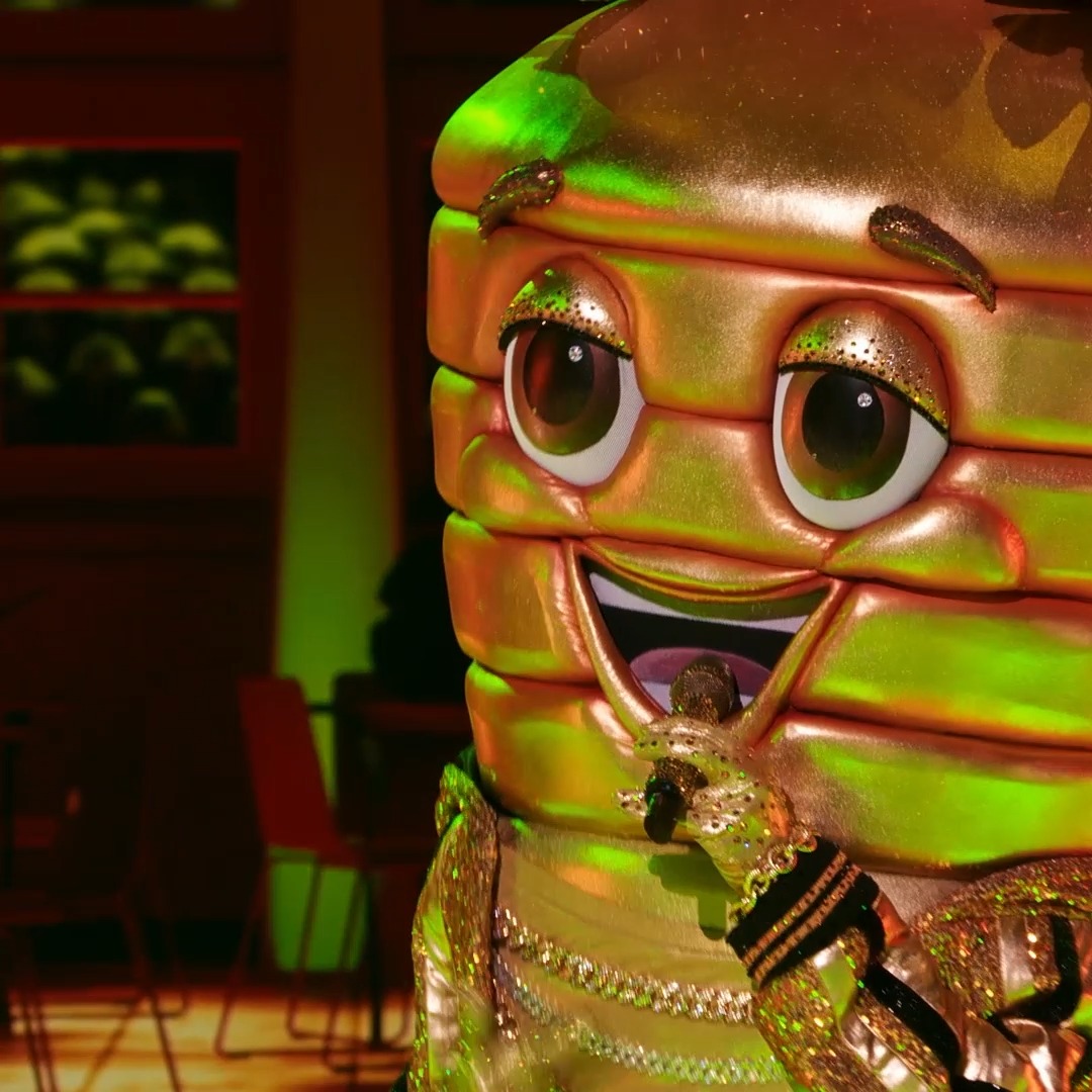 #14KaratCarrotMask served dark romance with a bite! 🧛🥕 #TheMaskedSInger