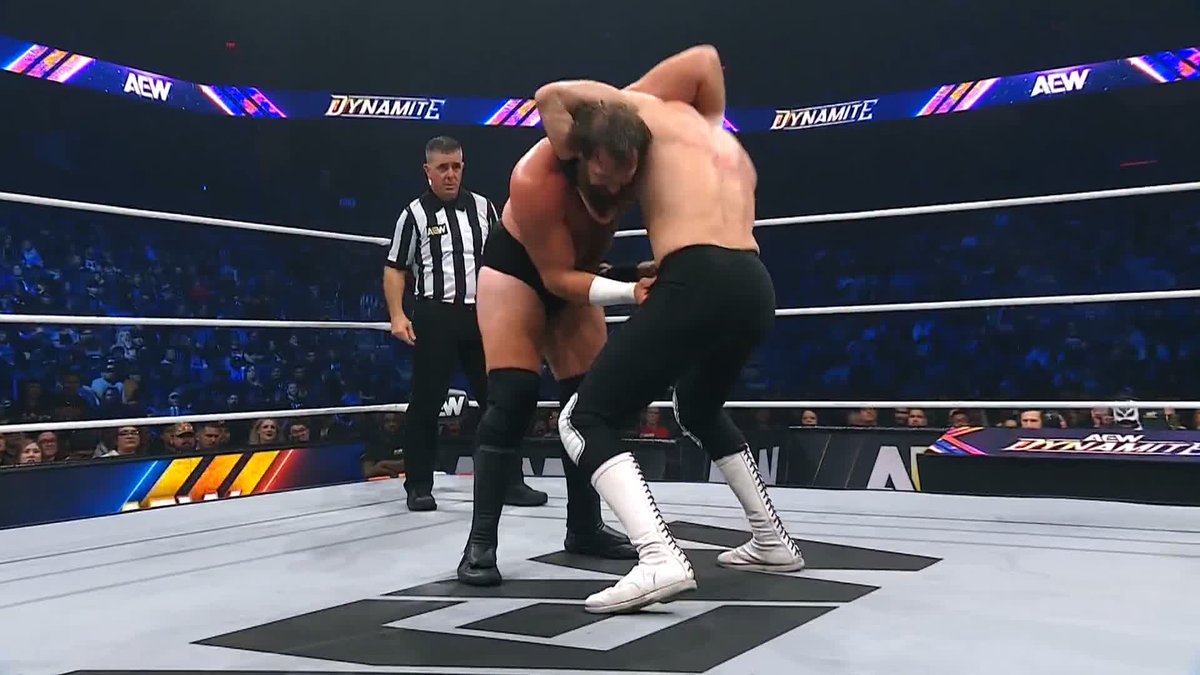 La fuerza de Claudio Castagnoli debería ser estudiada. Que locura que no le hayan dejado triunfar en WWE. #AEWDynamite