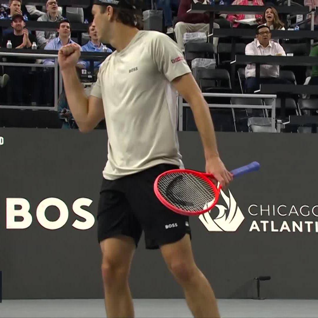 Bad knee? No problem for Fritz