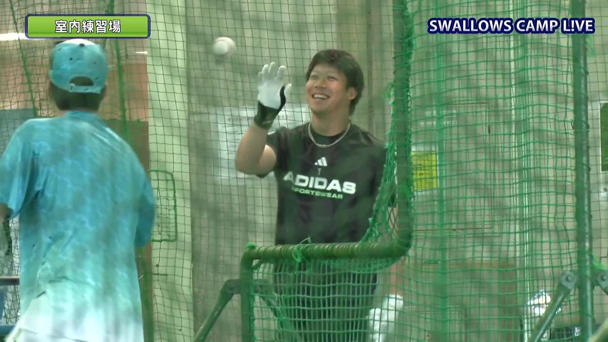 地獄の特守?! 満面の笑みでノックを打つ山田哲人 受けるのは古川徳良打撃投手 🌸ヤクルト春季キャンプ #swallows #だったらDAZN