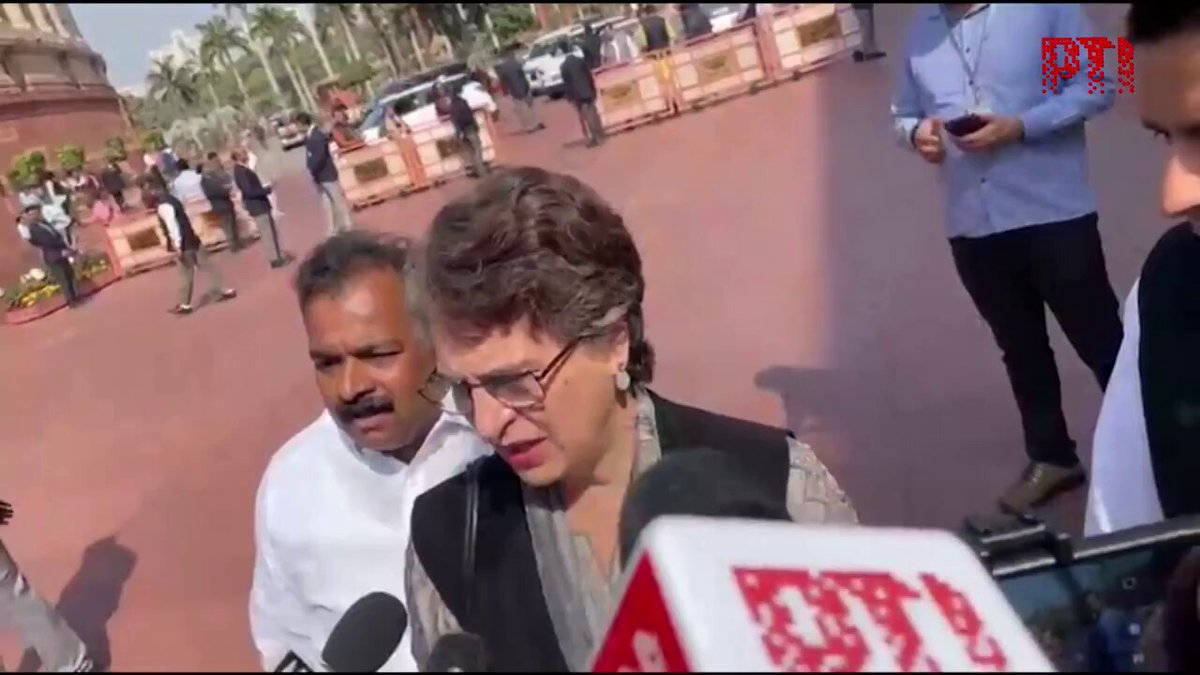 प्रधानमंत्री नरेंद्र मोदी ने किसानों के साथ विश्वासघात किया है। अमेरिका के साथ हुई ट्रेड डील से किसानों का बहुत नुकसान होने वाला है। इसी कारण आज लेबर यूनियन स्ट्राइक पर हैं और हम उनका सपोर्ट कर रहे हैं। मोदी सरकार चाहे राहुल जी के खिलाफ Privilege Notice लाए या FIR करे.. उन्हें फर्क नहीं पड़ता। : कांग्रेस महासचिव व सांसद श्रीमती Priyanka Gandhi Vadra जी