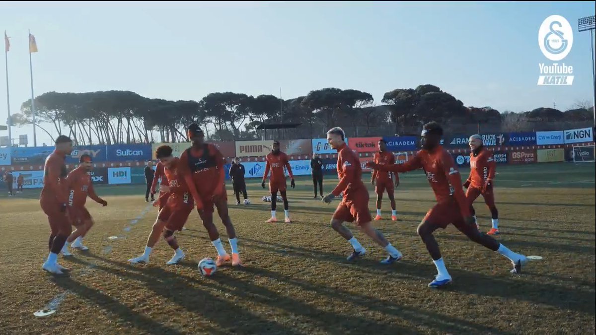 😅 İdmanda Wilfried Singo'nun yaptığı hareket ve takımın neşesi. (GS Youtube Katıl)