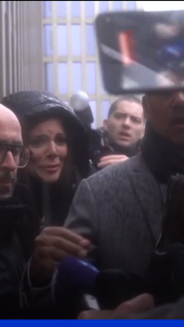 "Vous avez tué mon grand frère": les Moretti pris à partie lors de leur arrivée au tribunal
