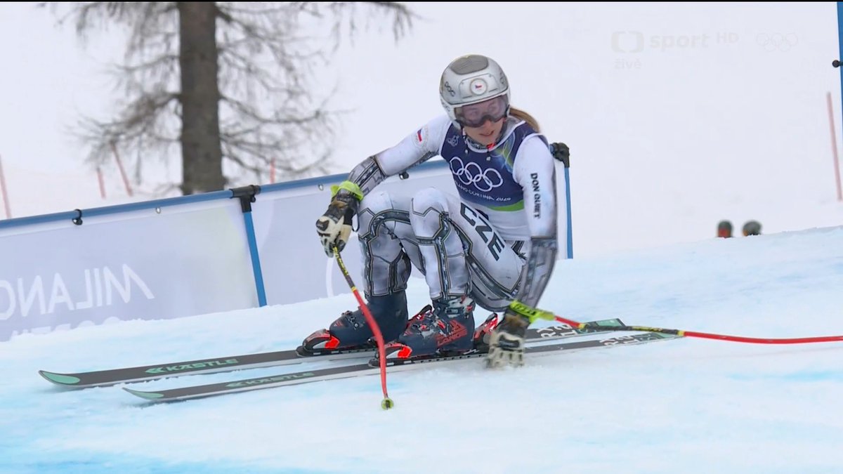 Sen o další olympijské medaili v super-G ⛷️ se Ester Ledecké rozplynul. Na náročné trati v Cortině d'Ampezzo měla pád a jízdu nedokončila, ale zároveň naznačila, že je v pořádku. ✊ Přímý přenos sledujte na ČT sport. 📺