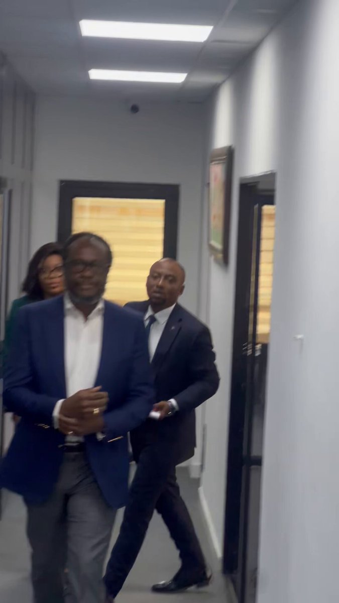 #RDC À l’instant Le Président National du Parti Politique ENVOL, Delly SESANGA HIPUNGU reçoit dans son cabinet de travail l’archevêque Dodo Kamba et la délégation de Conseil inter religieux congolais. Les échanges se poursuivent..