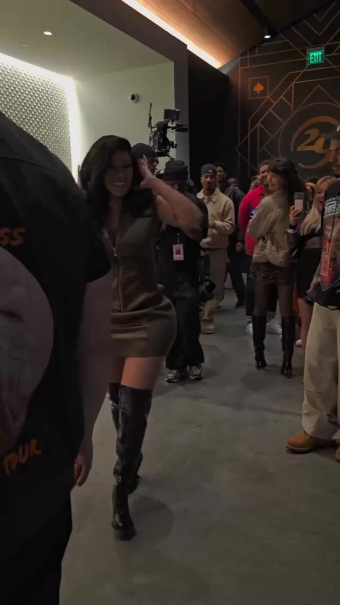 Cardi B leaving the arena after giving us the best first show ever for the Little Miss Drama Tour.🙂‍↕️