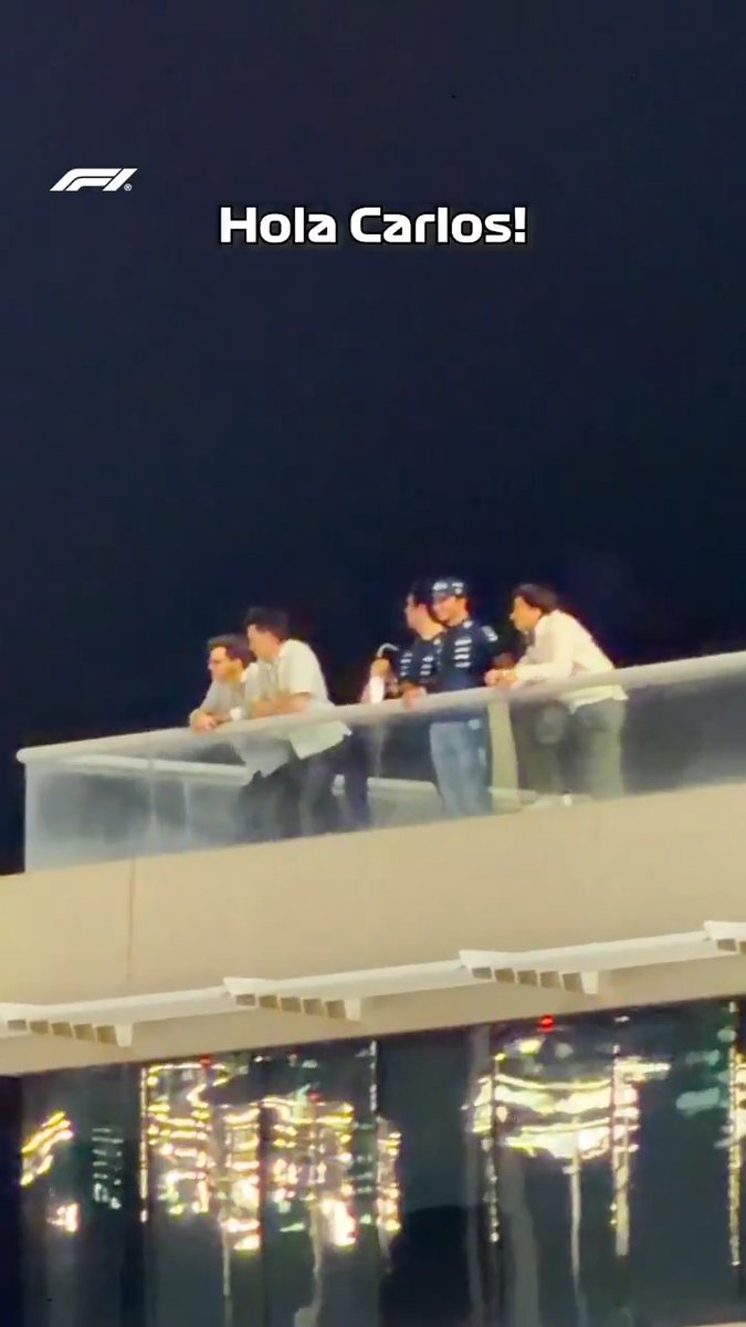 Spotted 👀 Carlos watching Alex on Wednesday evening 💙 #F1 #F1Testing Atlassian Williams F1 Team