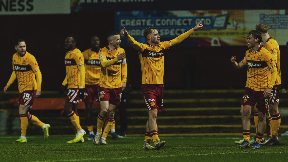 On his first match back at Motherwell, he goes and does that 😱 Stephen Welsh returns to Fir Park with a bang.