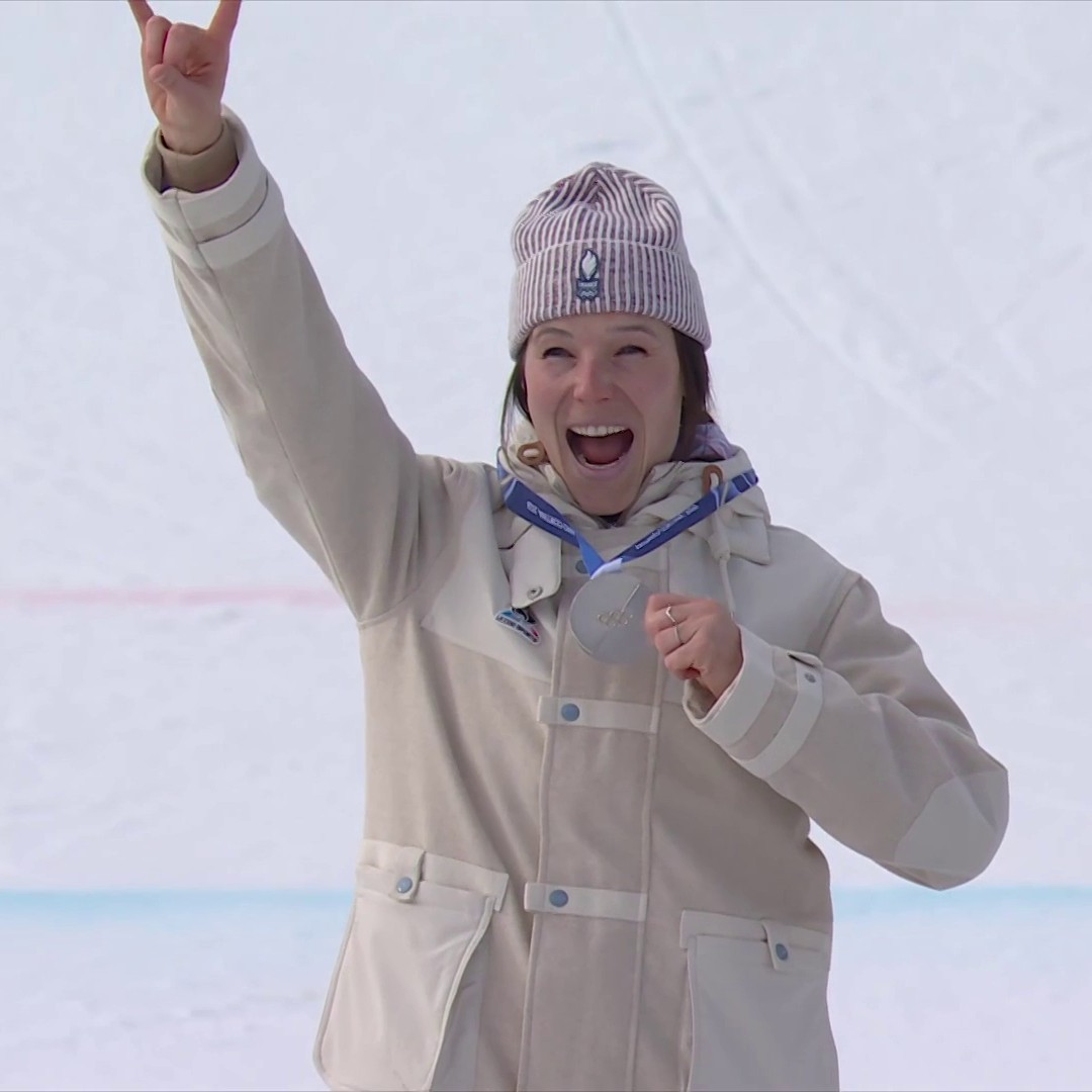 Première médaille française en ski alpin féminin depuis 2002, heureusement que tu es restée à Cortina (et un immense bravo) Romane Miradoli 👏