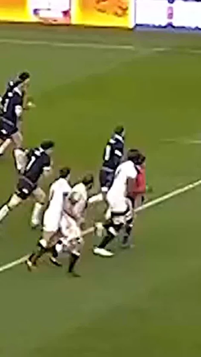The pass from Finn Russell 🤯 What a try this was from Scotland 🏴󠁧󠁢󠁳󠁣󠁴󠁿 #ITVRugby | #GuinnessM6N