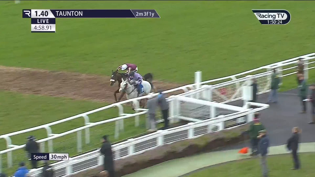 Innamorato wins the Free Raceday 9 March Maiden Hurdle for Paul Nicholls OBE