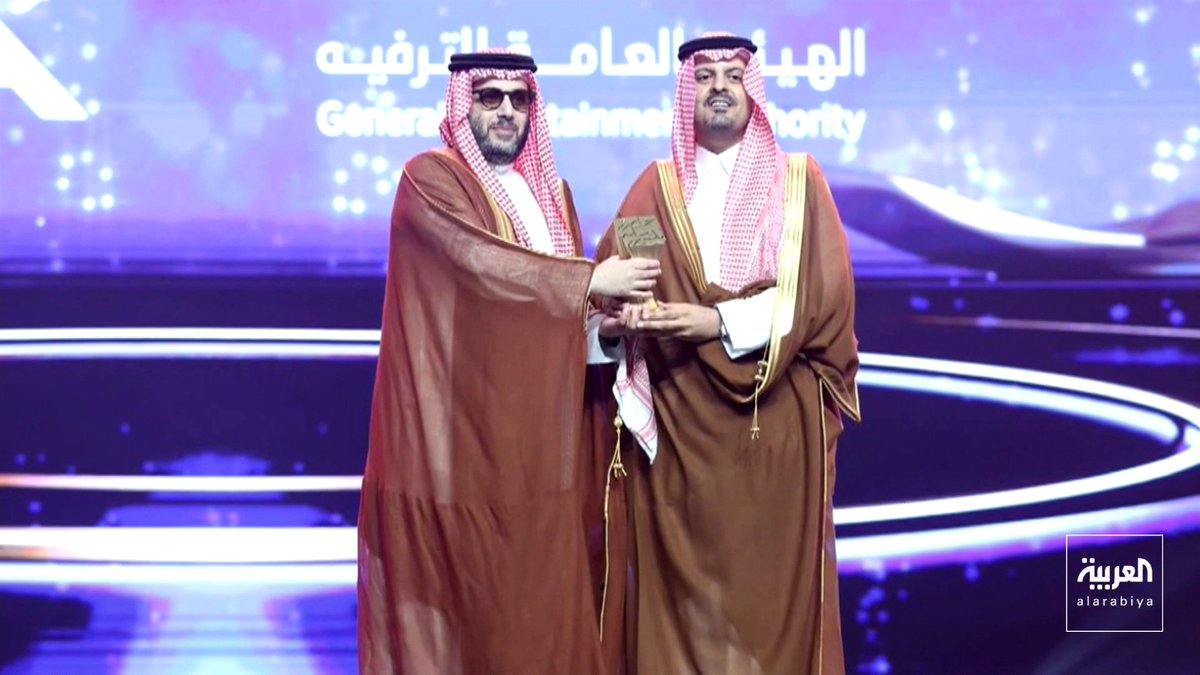 #نشرة_الرابعة | رئيس هيئة الترفيه تركي آل الشيخ يحصل على جائزة التميز الثقافي عن مشروع "على خطاه"