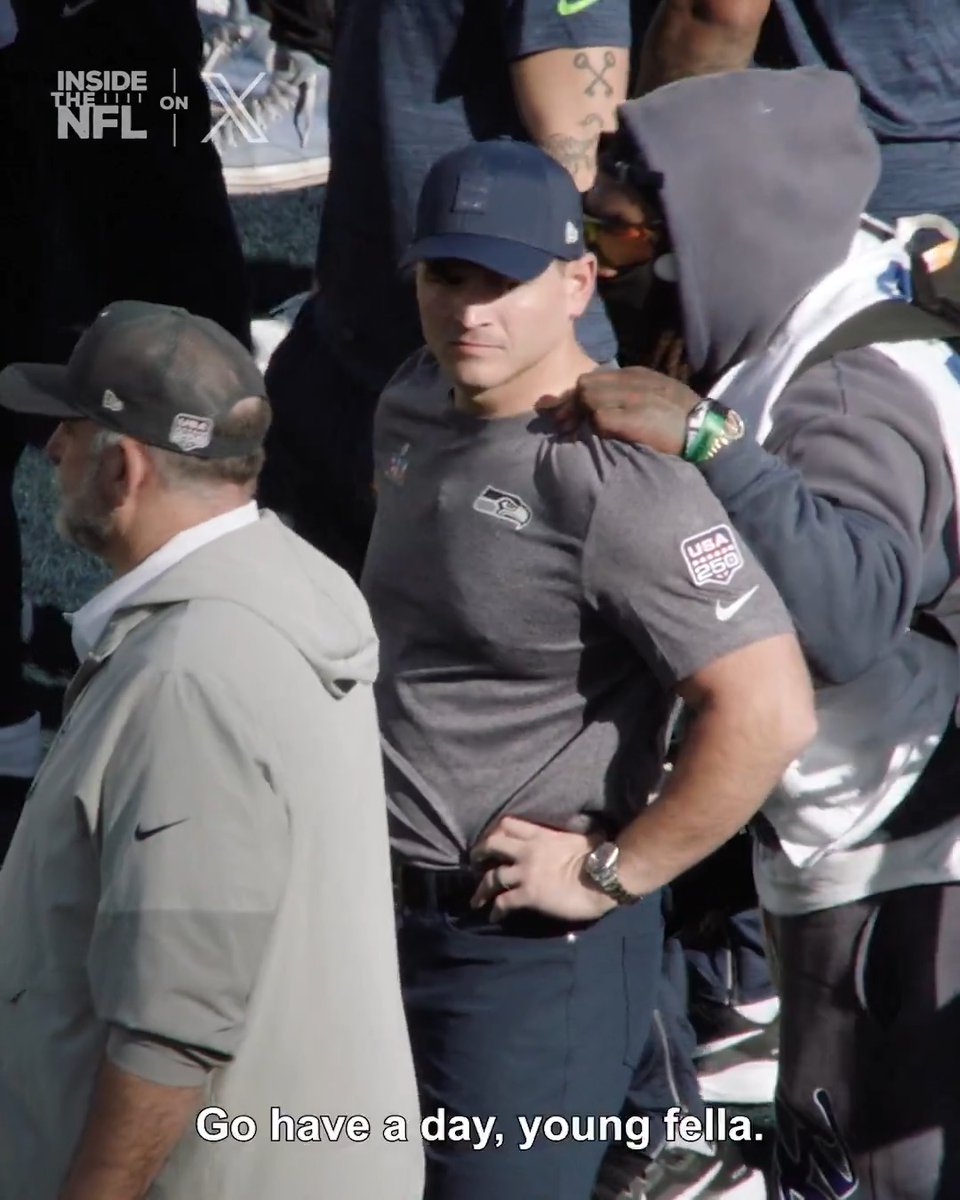 "I didn't even see you." Marshawn Lynch surprised Mike Macdonald to give him a message pregame 😂 @insidethenfl Super Bowl LX Mic’d Up on X