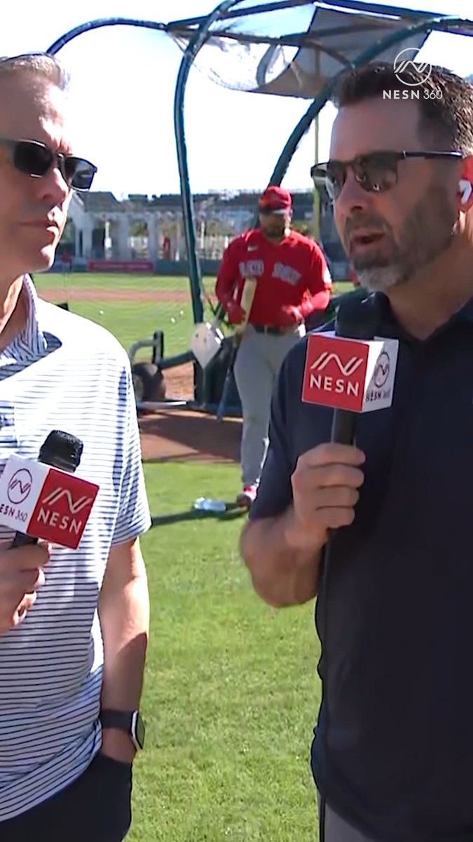 Carlos Narváez is all ears for Tom Caron and Lou Merloni 🤣