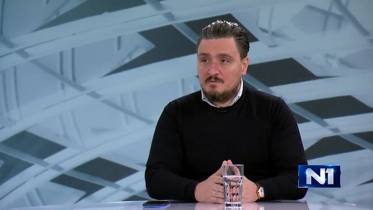 Zabrinjavajuće je kada je jedini uspeh kojim se neko hvali srednja ocena sa fakulteta, a upravo to, poput Vučića, radi novoizabrani sudija Ustavnog suda Mihajlo Rabrenović, kaže za N1 advokat Jovan Rajic. On kaže da je Rabrenovića za ovu funkciju kvalifikovalo to što je bio jedan od hiljadu potpisnika podrške SNS-u. Tatjana Aleksic