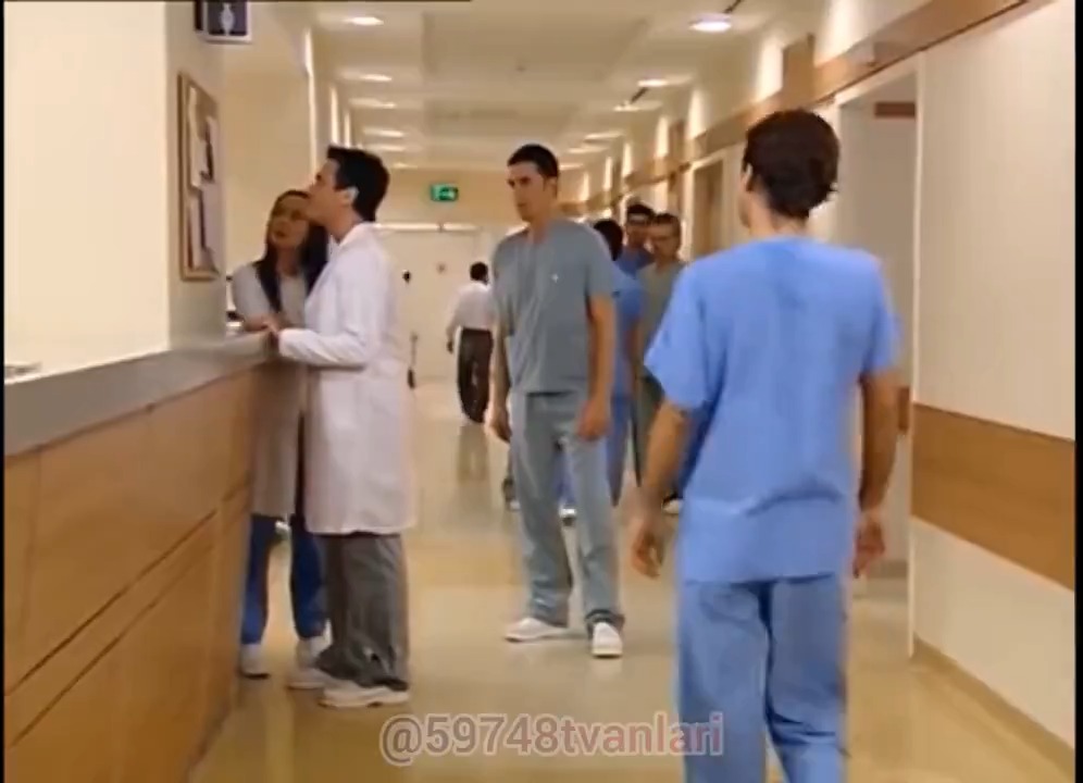 “İntikam soğuk yenen bir yemektir.” sözünü, yıllar önce koca bir nesle anlatan sahne.