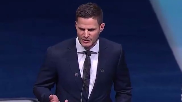 On this day in 2020, Kevin Bieksa stole the show at the Sedins’ jersey retirement ceremony 😂 #Hockey365 #Canucks