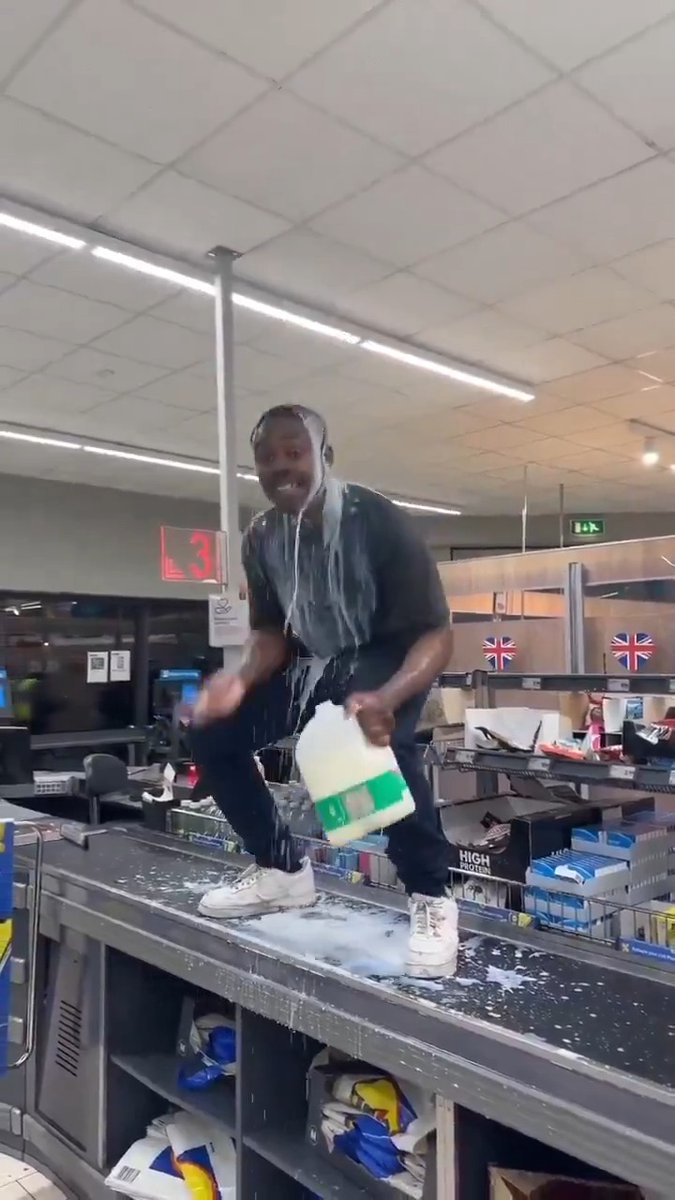 Apparently pouring milk over your head is a "viral trend" in the United Kingdom currently 🥛🤨 The devolution of the West continues... #UnitedKingdom #milk #dumb #IQtest #groceries