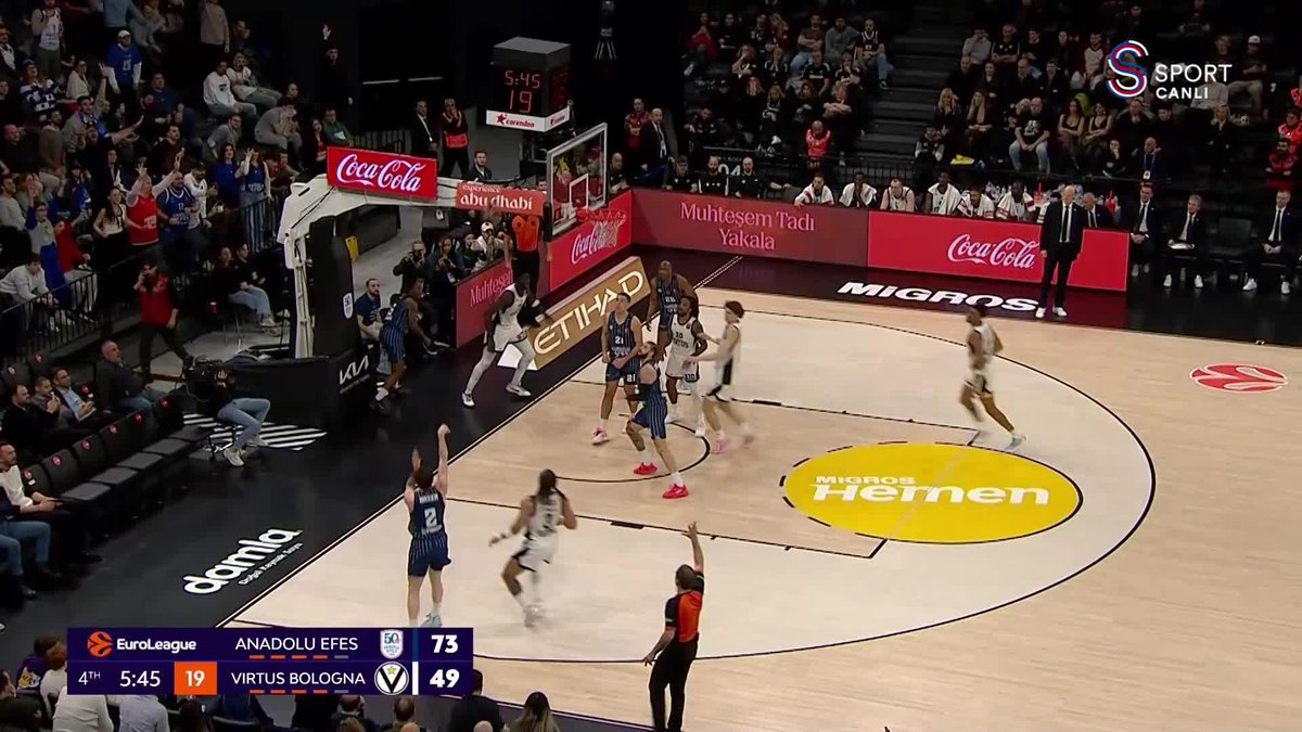 Şehmus Hazer'in üçlüğüyle Anadolu Efes, farkı 27 sayıya kadar çıkartıyor 🔥👀
