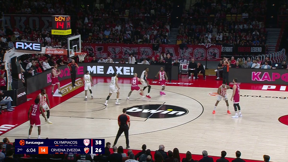 DONTA HALL OMG 😱 Olympiacos B.C. #MotorolaMagicMoment