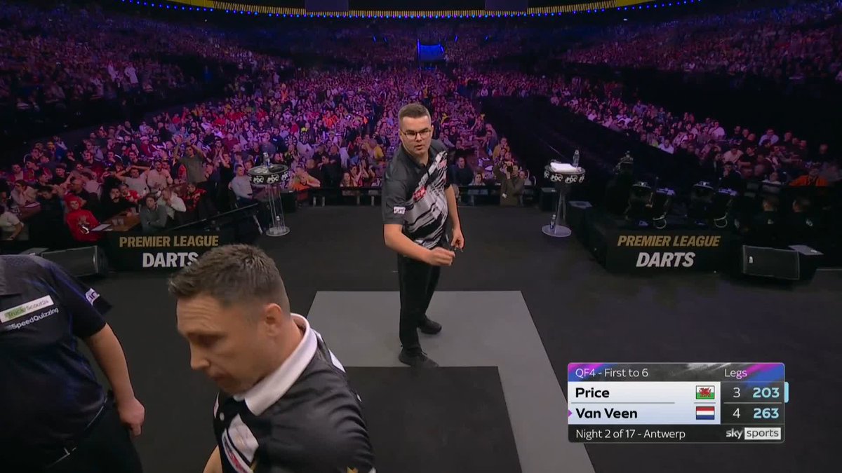 PRICE LEVEL!! Another cracking Quarter-Final in the offing here, as Gerwyn Price levels at 4-4 having trailed 4-2. 📺 #PLDarts