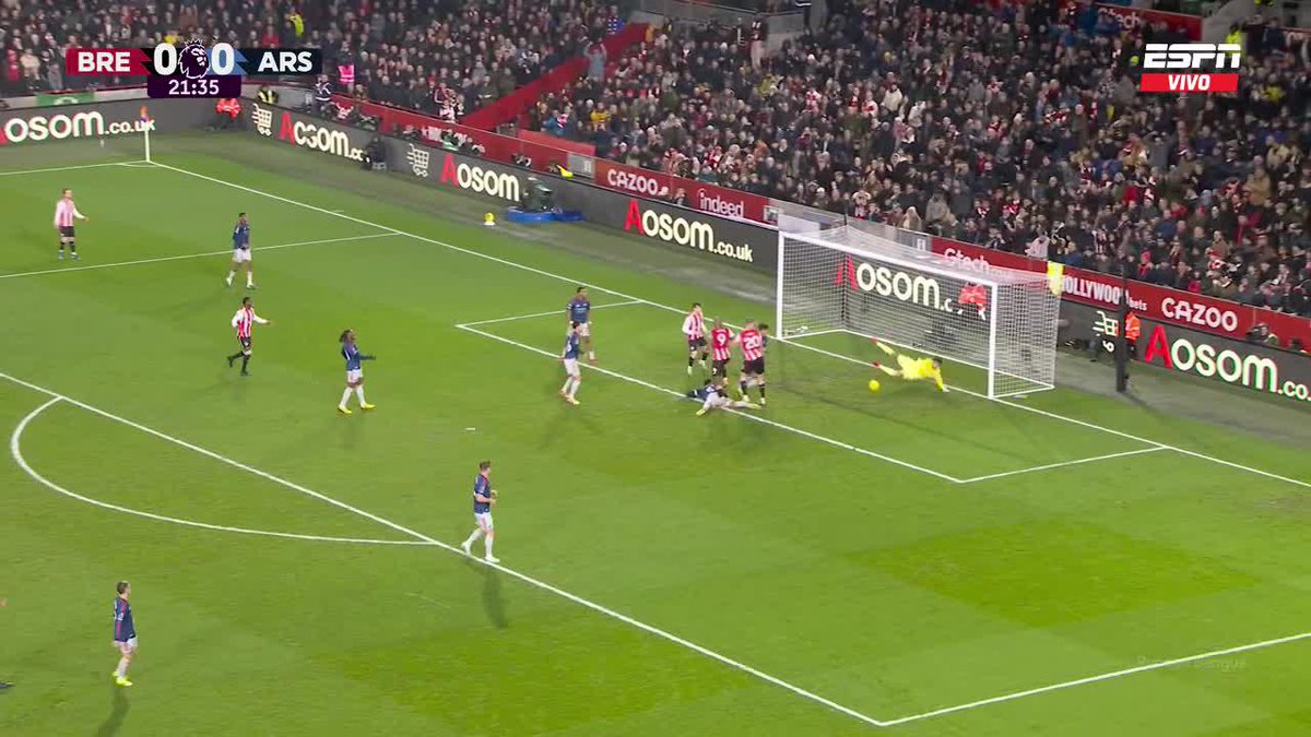 ¿EL MEJOR ARQUERO DE LA #PREMIERxESPN? ¡Sensacional atajada de David Raya para negarle el gol a Igor Thiago en Brentford-Arsenal luego de equivocarse en la salida! 📺 Mirá la Premier League por #DisneyPlus Plan Premium