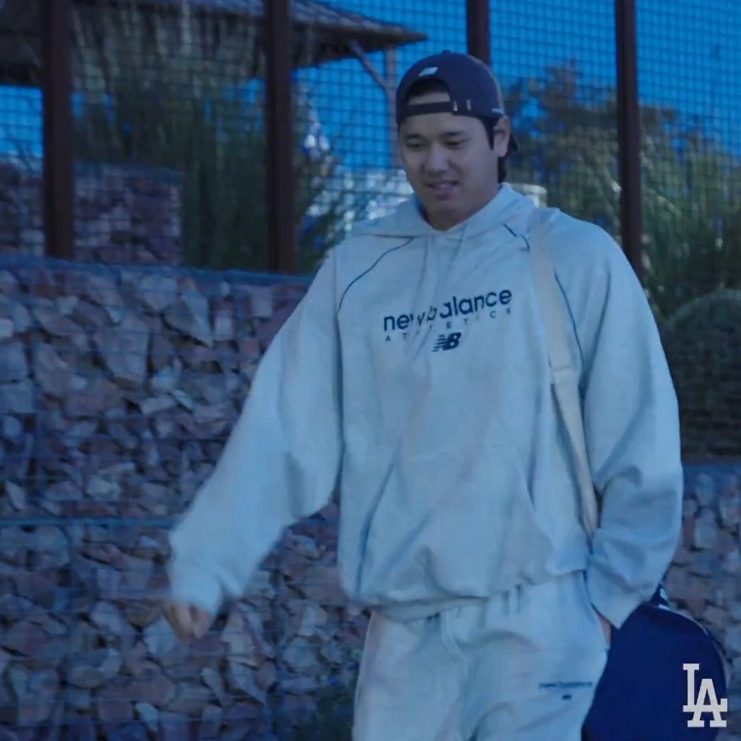 The pitchers and catchers have arrived! #DodgersST