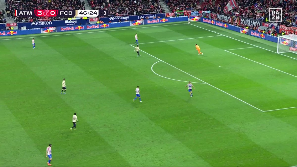 𝗟𝗘 𝗡𝗔𝗨𝗙𝗥𝗔𝗚𝗘 𝗘𝗦𝗧 𝗔𝗕𝗦𝗢𝗟𝗨 !!!!!!! 😱😱😱😱😱😱 L’ATLETICO MÈNE 4-0 À LA PAUSE FACE AU FC BARCELONE EN COPA DEL REY 🇪🇸 !!!!!!! 🥵❤️🤍 Alejandro Baldé 🇪🇸 se fait harceler sur son côté. 🎥 DAZN France
