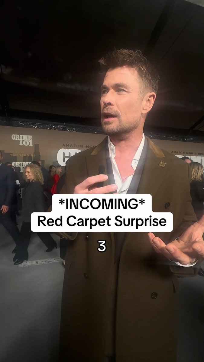 Matt Damon and Ben Affleck surprise crash our interview with Chris Hemsworth at the #Crime101 red carpet.