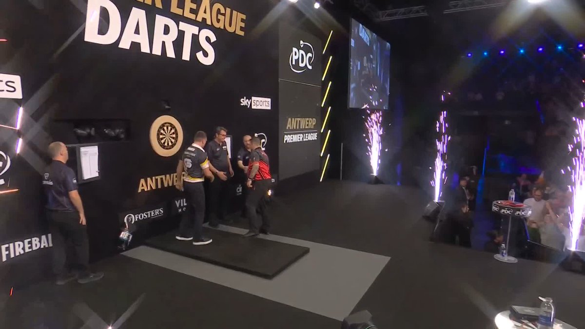 PRICE WINS A THRILLER! Gerwyn Price wins his tenth consecutive game against Jonny Clayton, as The Iceman beats his compatriot in yet another last-leg decider! 📺 #PLDarts | SF2