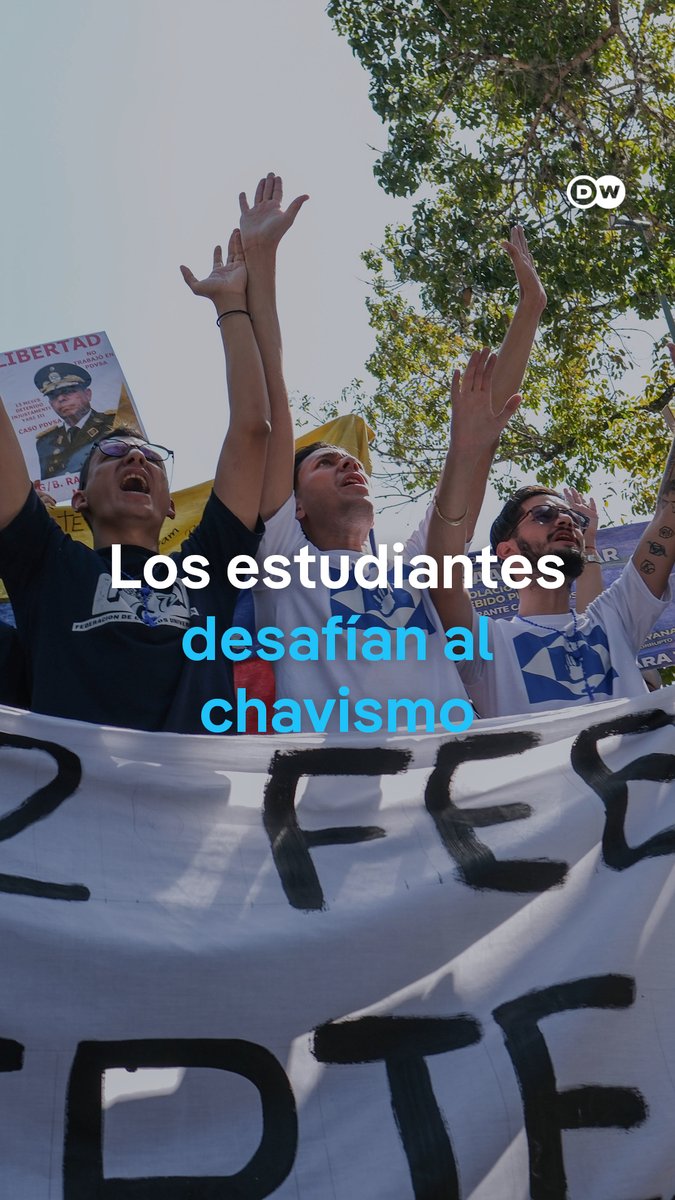 Miles protestan contra el gobierno de Venezuela en la primera gran marcha antichavista tras la caída de Maduro Estudiantes venezolanos marcharon en Caracas para exigir la liberación de presos políticos. Más de un mes tras la captura de Nicolás Maduro y en pleno proceso de acercamiento con Estados Unidos, los jóvenes aseguran que han perdido el miedo al régimen. /ir