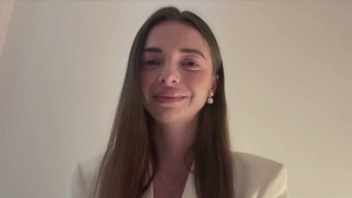 "Je respecte le combat d'Alain Jakubowicz qui a été le sien pendant près d’un demi-siècle, mais je veux qu’on me laisse mener le mien, dans une autre époque, face à une autre menace" Julia Jakubowicz (Julia Jakubowicz 🇫🇷) candidate aux élections municipales 2026 #ÇaSeDébat