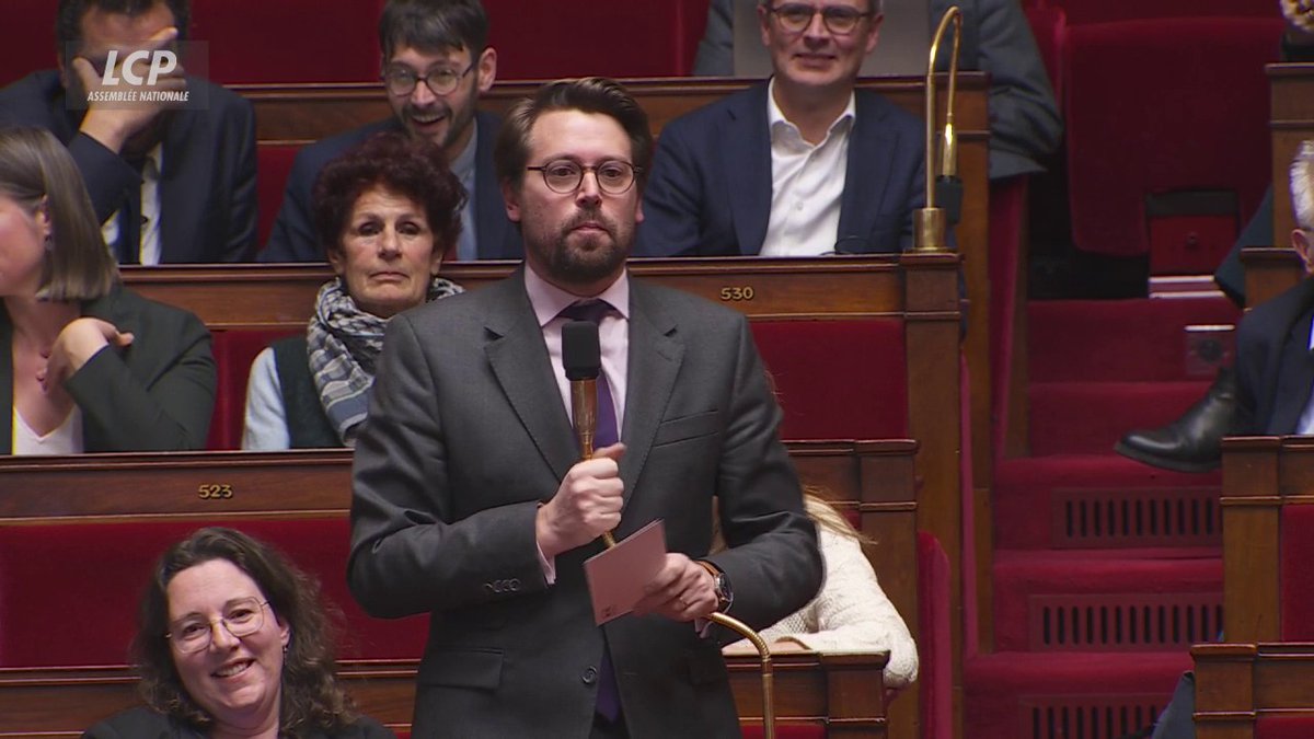 "Vous sortez du gouvernement par la petite porte du trumpisme", dit Benjamin LUCAS à Rachida Dati. "Notre problème n'est pas 'Rachida Dati ministre de la Culture'. Notre problème, c'est l'ancienne sarkozyste réactionnaire ministre de la Culture." #DirectAN